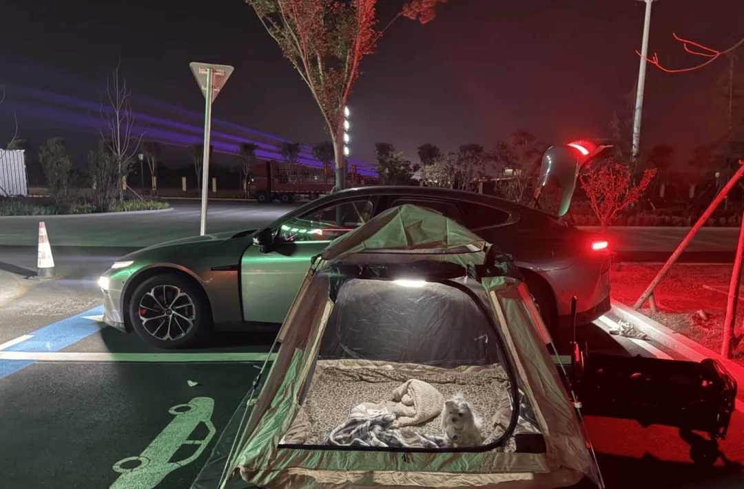 庆期间年轻人旅行掀起“帐篷过夜”热潮pg电子试玩入口不住酒店住帐篷！国(图3)